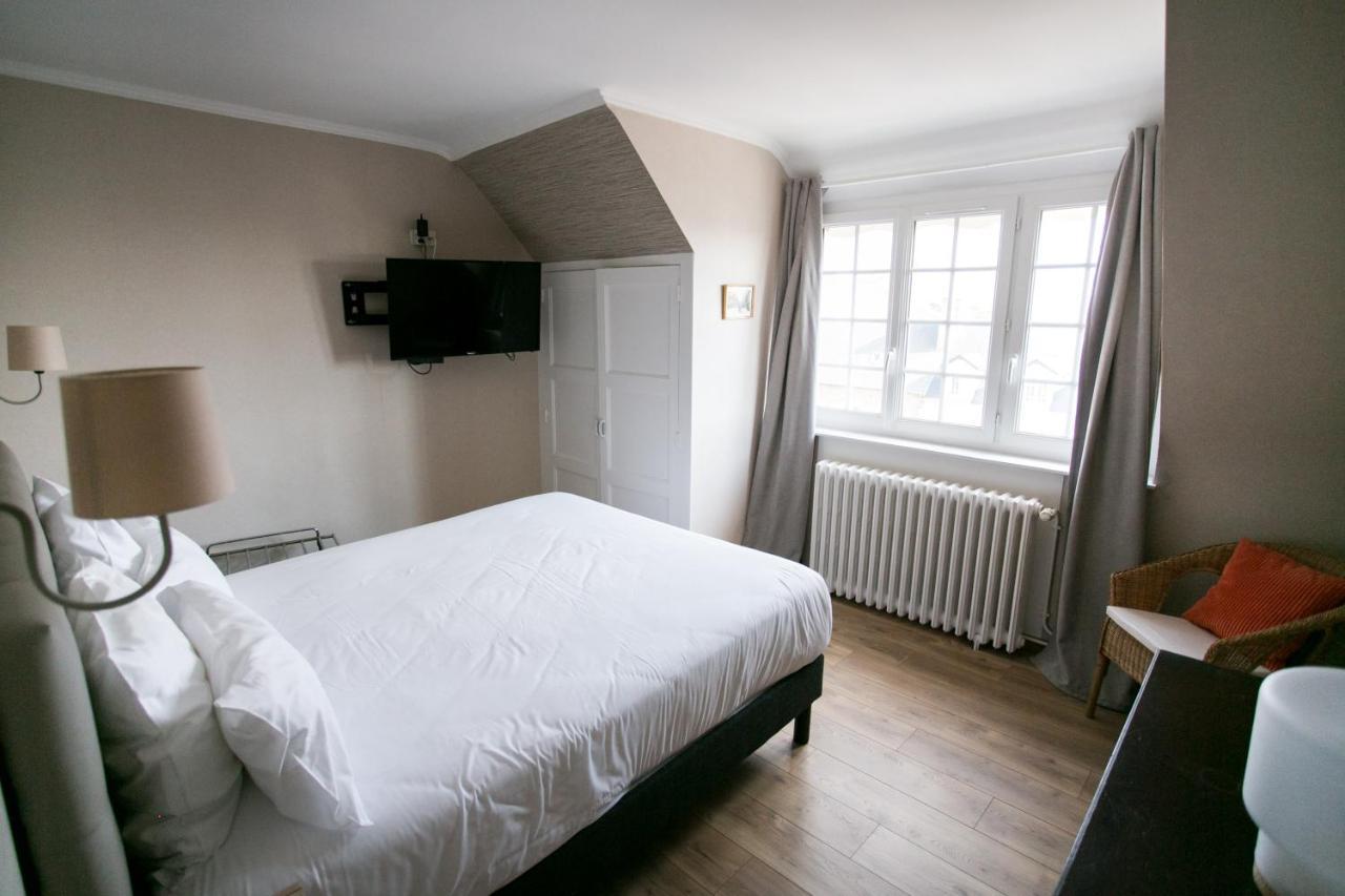 Le Cotentin Appart'Hotels & Restaurant Le Cot' Portbail Esterno foto